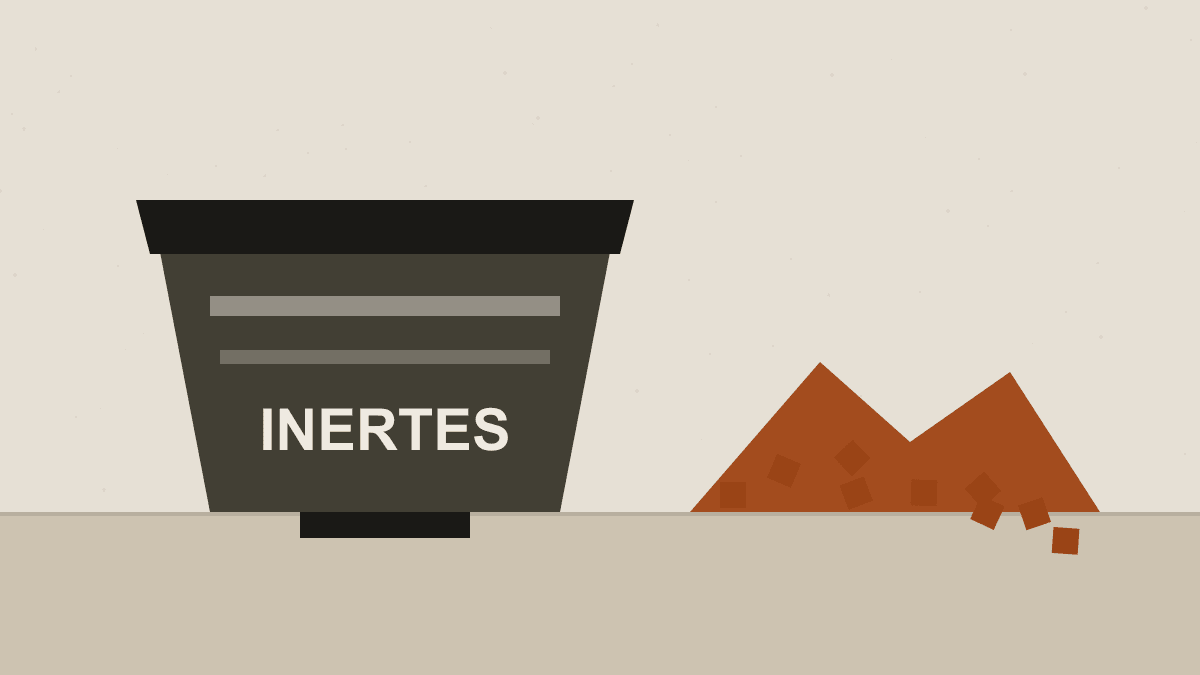 Benne d'inertes et tas de gravats concassables sur un chantier
